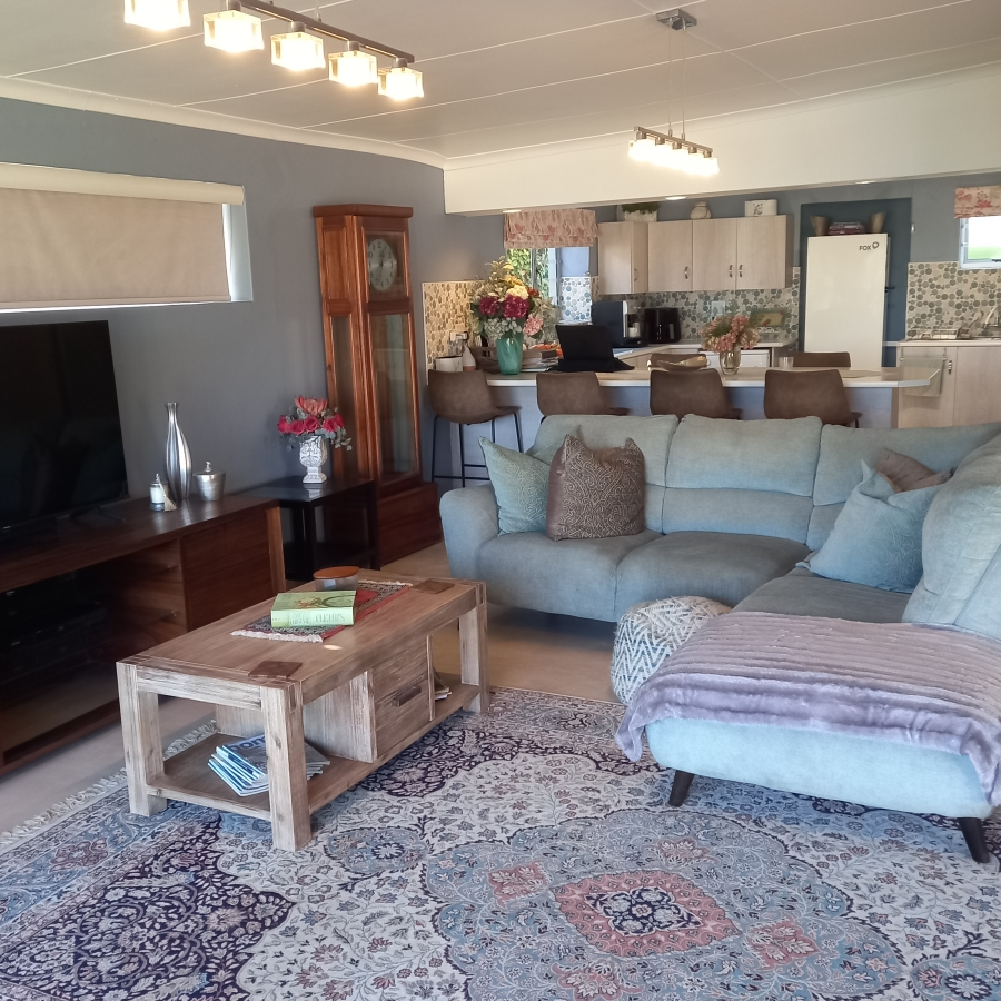 6 Bedroom Property for Sale in Middedorp Western Cape